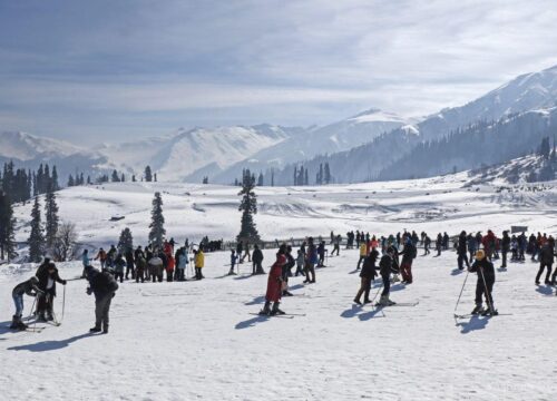 Exploring Gulmarg in Jammu and Kashmir : Travel Guide